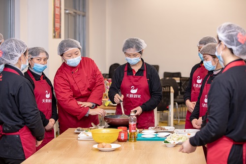 妈妈来了月嫂平台怎么样？创新模式重塑母婴服务标杆(图1)