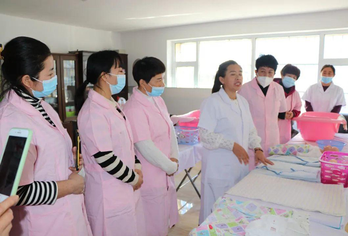 伏明霞豪掷7000万买房给父母住被曝将接双亲到港生活丈夫出资(图1)